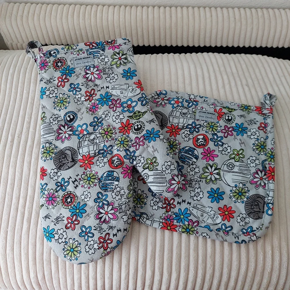 Vera Bradley Star Wsrs Far Far Away Mitten Kitchen Set